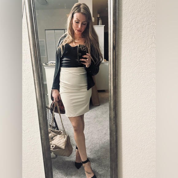 creating my essential wardrobe by offloading 100+ items to be listed soon:) - Picture 8 of 13